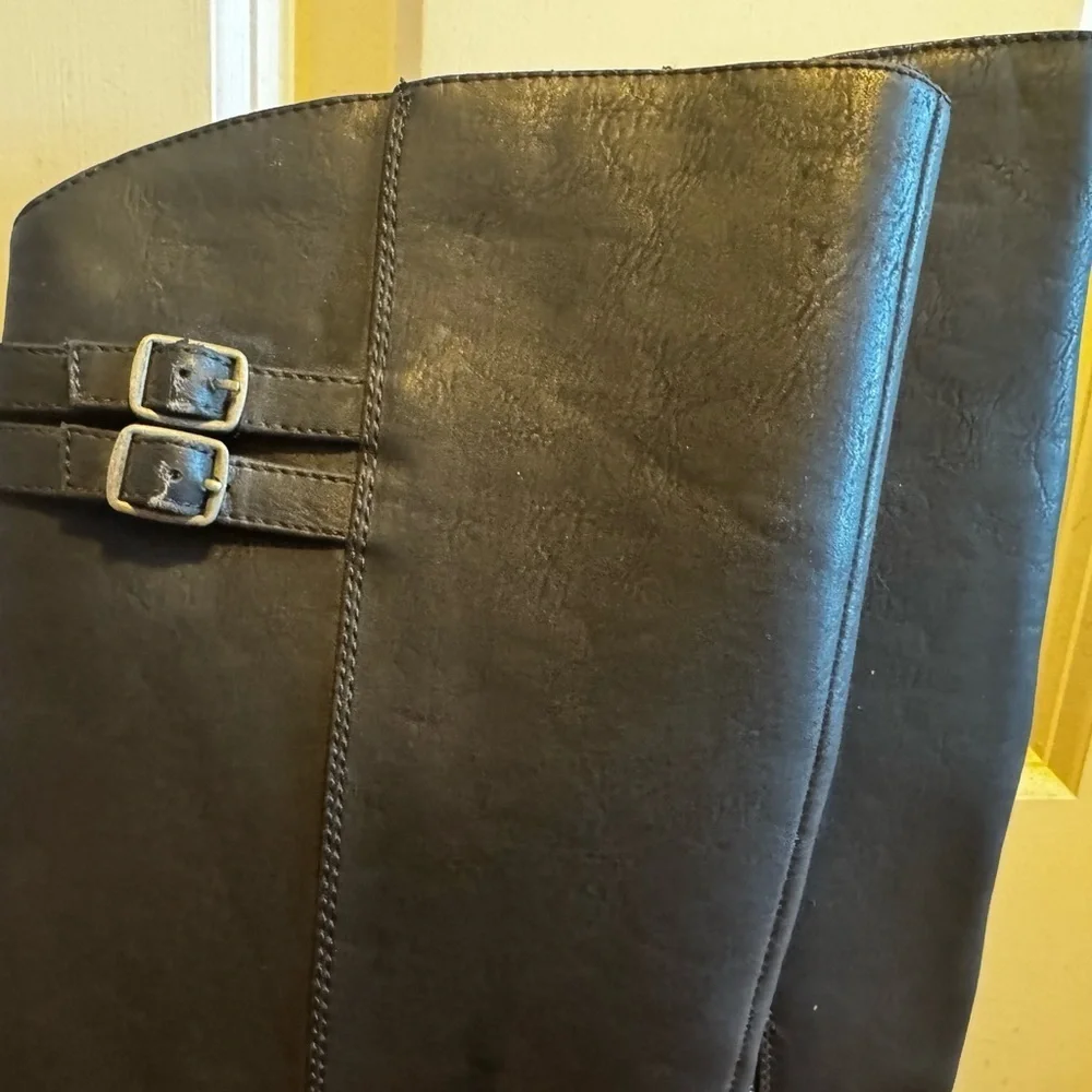 Very Volatile Black Knee High Women’s Boots Faix Leather Side Zipper Sz 7.5